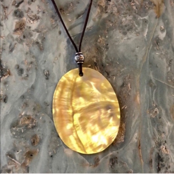 NWOT Genuine Mother of Pearl Choker Necklace - Picture 2 of 8